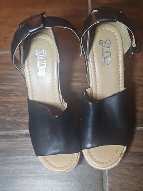 Black Open-Toe Women’s Sandals